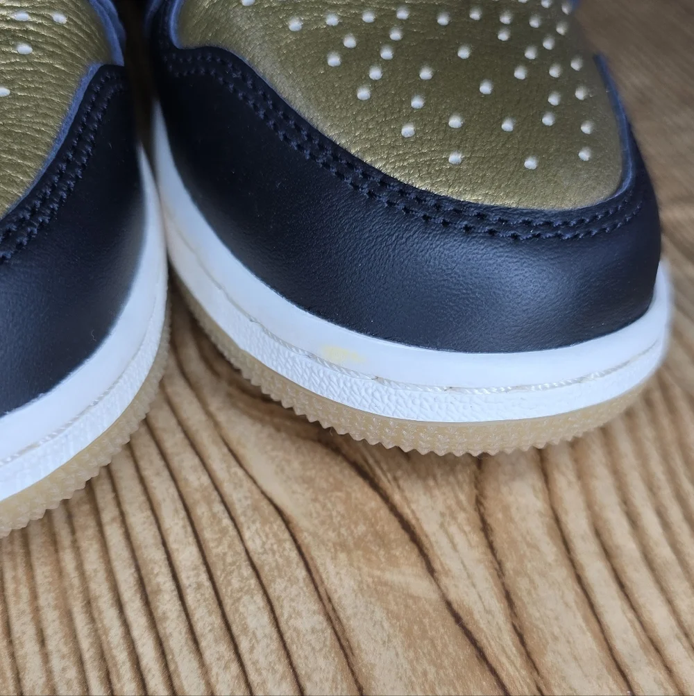 Nike Kids Air Jordan Black &‎ Gold High-Top Sneakers Size 4.5Y